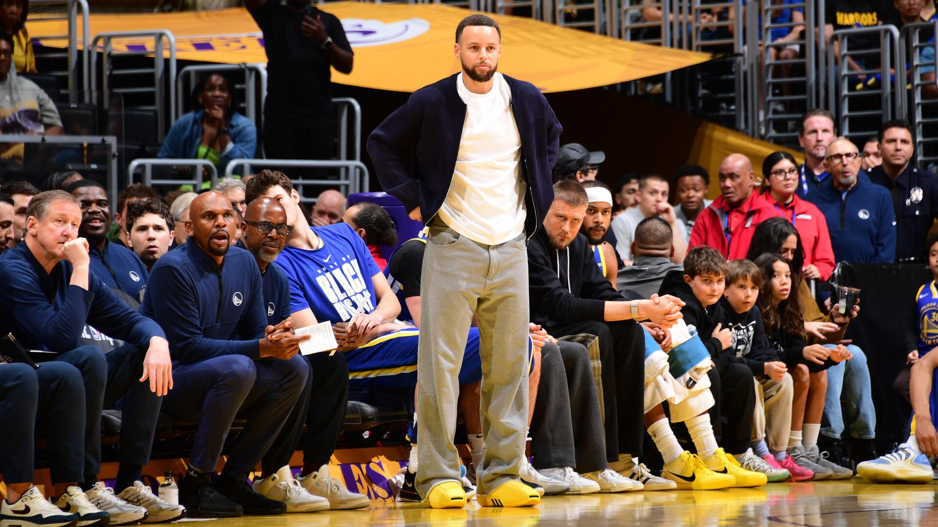 Stephen Curry Sidelined: Warriors Star to Miss All-Star Game and Pre-Break Contests with Runner’s Knee