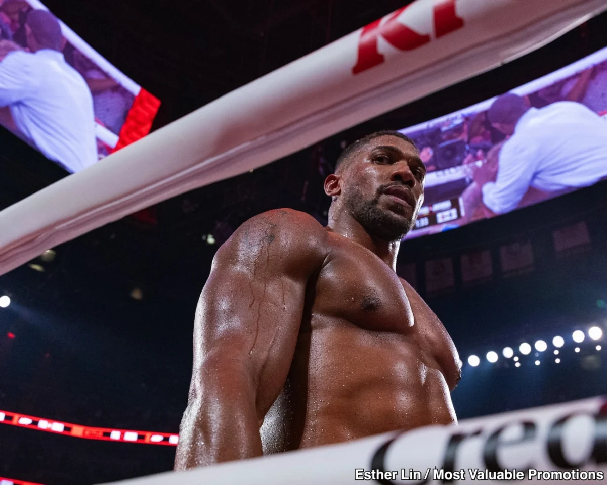 Whyte Endorses Joshua-Wilder Bout but Urges Caution on Timing After Personal Tragedy